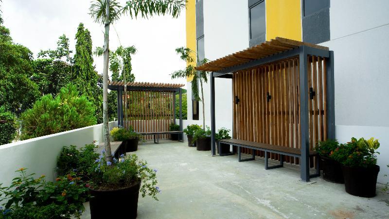 Yello Powered By Cocotel Hotel